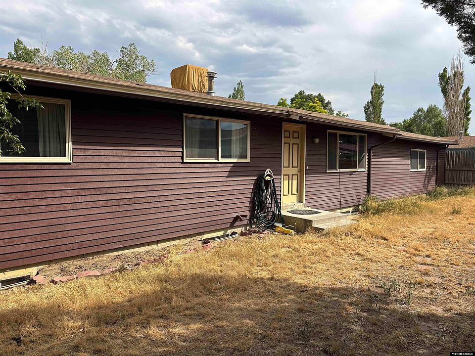 1st image of 210 Mountain Rd