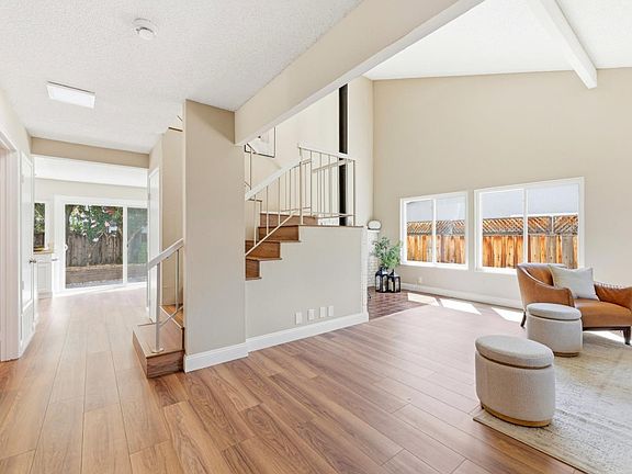 5th image of 569 Gaundabert Ln