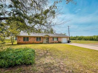 202 Crest Dr, Palestine, TX 75801