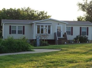 15915 Eisenhower Rd, Leavenworth, KS 66048