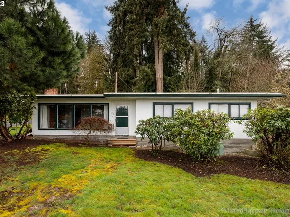 912 E F St, Rainier, OR 97048