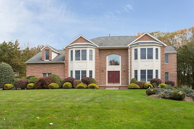 7 Sunny Ct, Somerset, NJ 08873 | Zillow