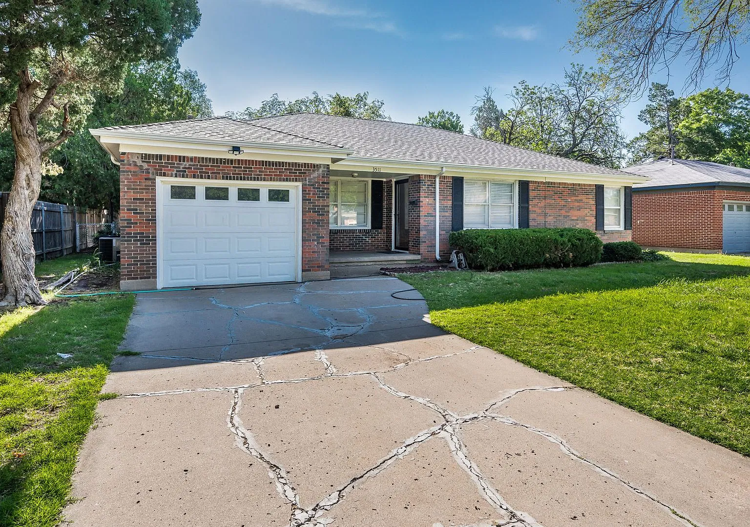 3/2/1 For Lease in Beautiful Neighborhood! — Photo 1