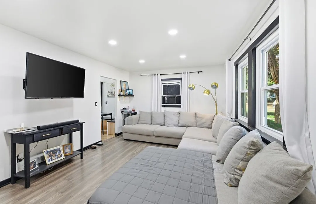 3 bed, 864 sqft, $1,500 — Photo 3