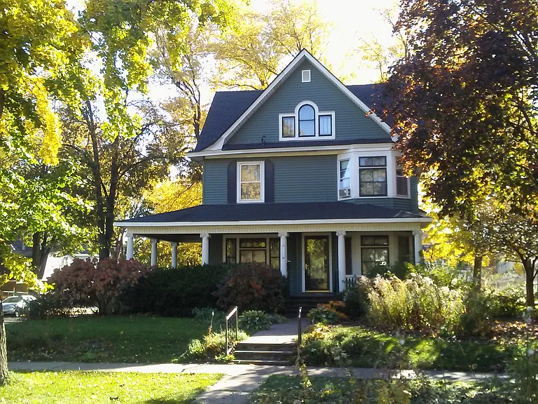 2122 Marshall Ave — Photo 1