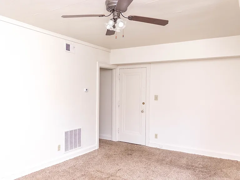 1544 E Broad St — Photo 34