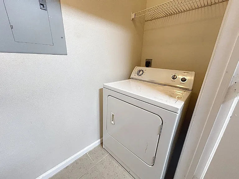 10471 Villa View Cir — Photo 11