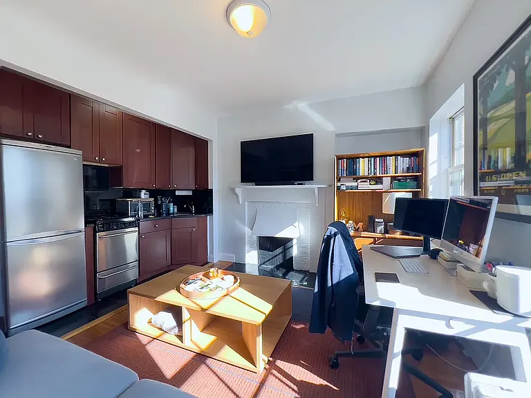 99 Perry St #5A — Photo 4