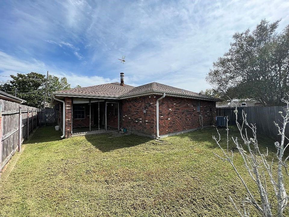 2nd image of 5024 Pike Dr