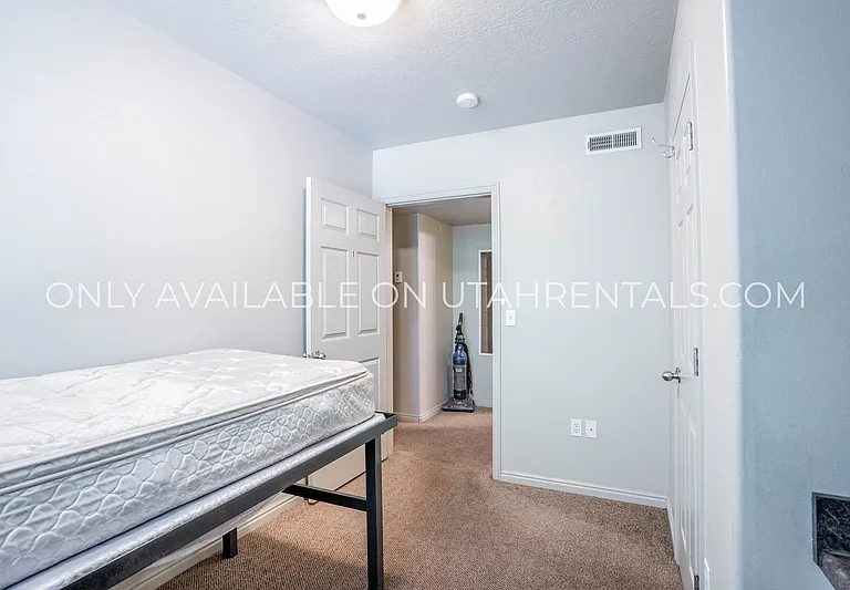 884 E 700 N #E1-1 — Photo 18