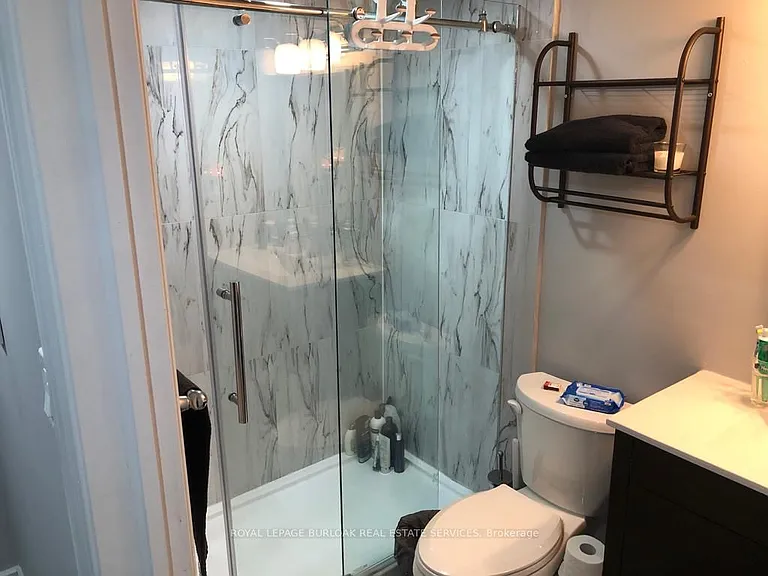 15 Michael Ave #LOWER — Photo 12
