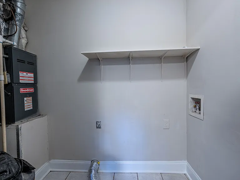 114 Bentley Pkwy #B — Photo 17