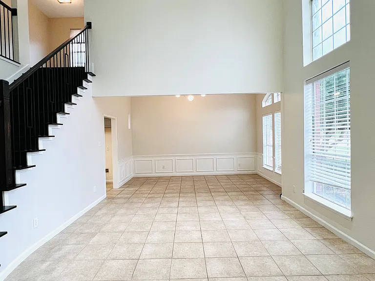 1042 Fireside Dr — Photo 4
