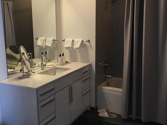 2nd image of 224 W Illinois St #2201504