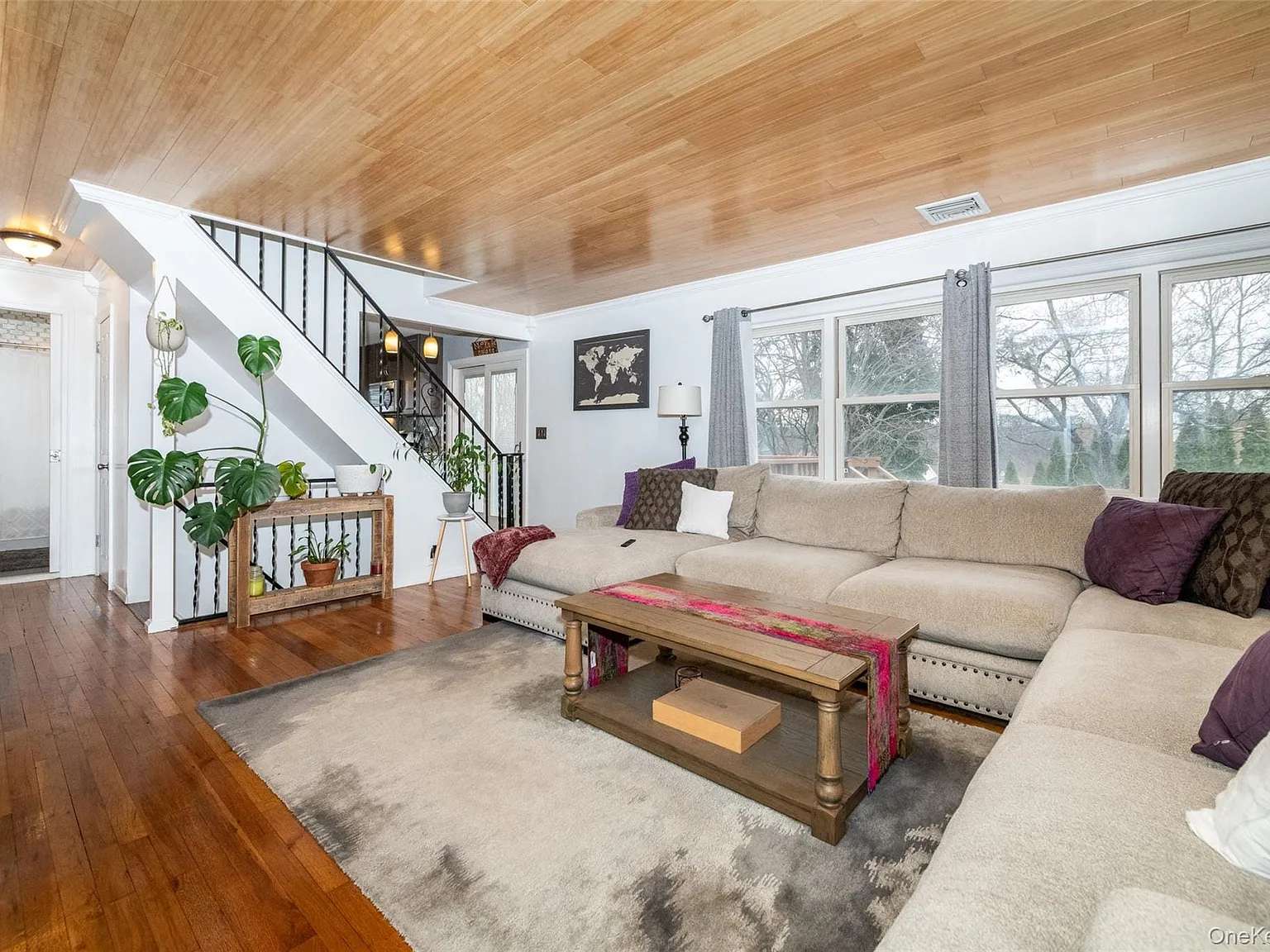 3 bed, 2.0 bath, 1326 sqft, $4,500 — Photo 2