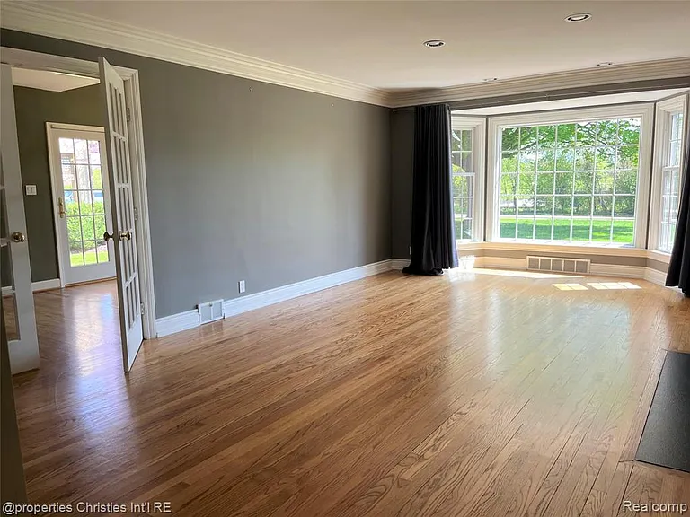 1688 Northlawn Blvd — Photo 12