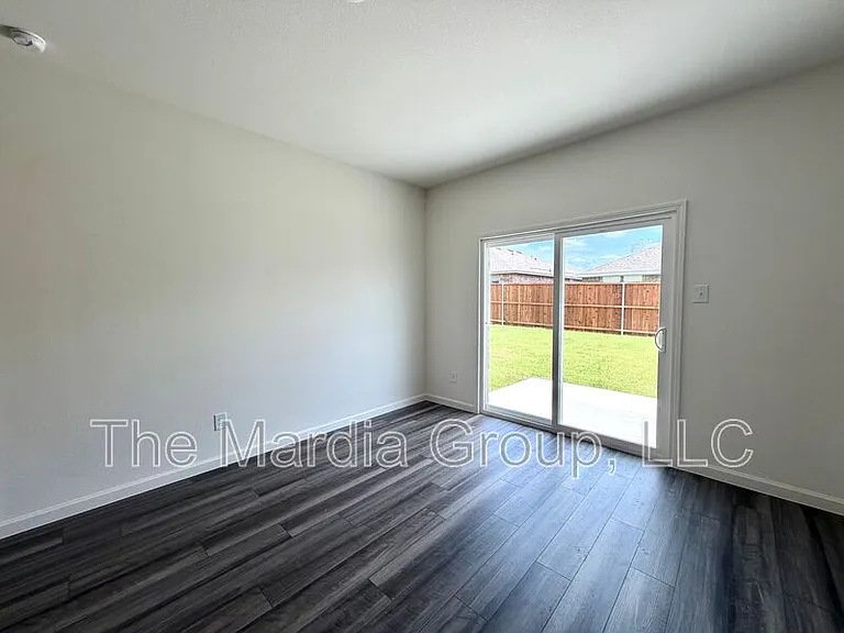 1213 Herring Dr — Photo 5