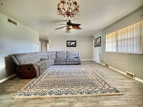 5th image of 907 N Pecan Dr
