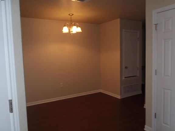 Breakfast/Dining Area