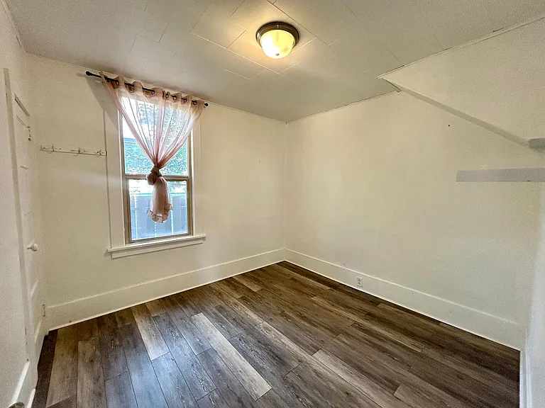 304 S Anderson St — Photo 6