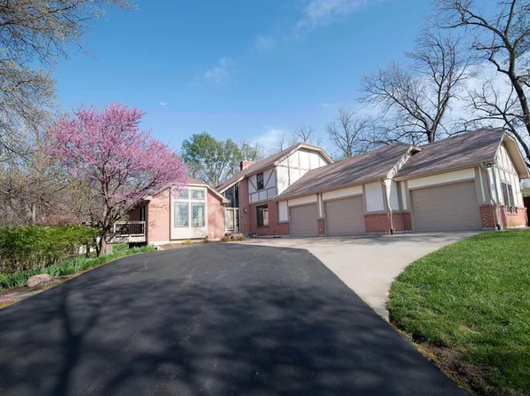 3640 NW Green Hills Rd, Topeka, KS 66618
