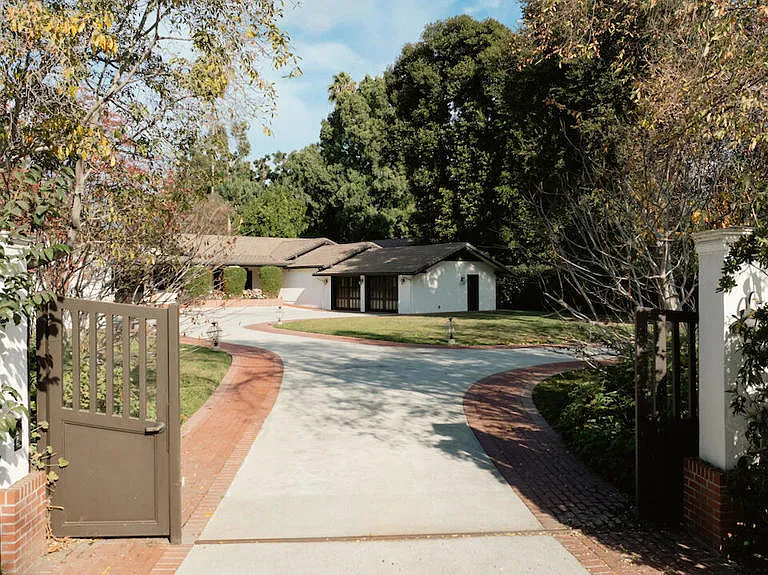 1410 Hillcrest Ave — Photo 3