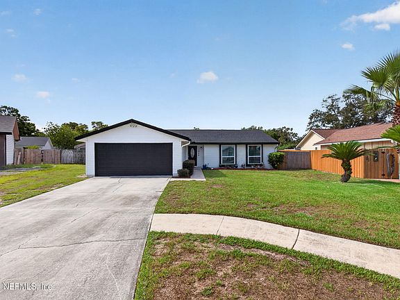 3rd image of 12240 CHIPPENHAM Court