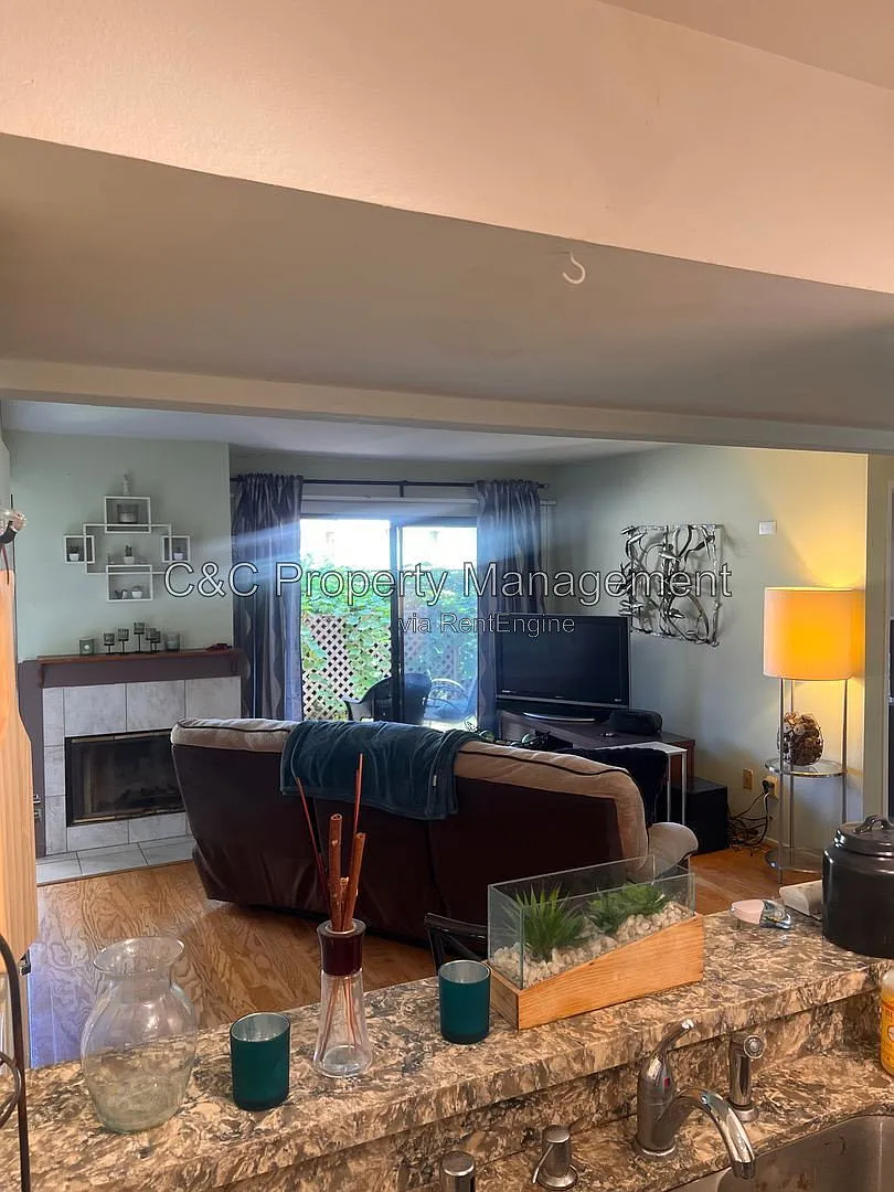 2 bed, 1.0 bath, 850 sqft, $2,995 — Photo 2