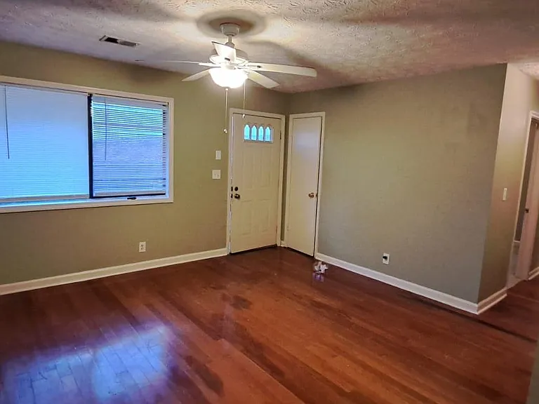 235 Barfield Ave SW — Photo 6