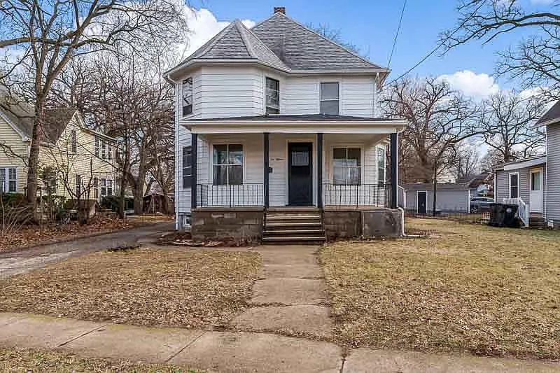 1015 Prairie Avenue photo 1