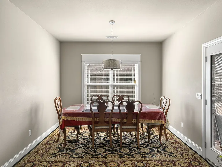 2505 SW Worthington Ave — Photo 4