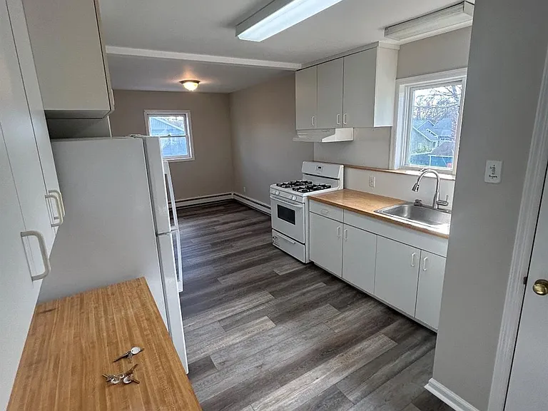 944 Union St #B — Photo 3