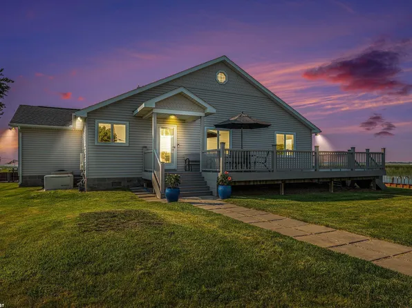 7610 S Channel Dr, Harsens Island, MI 48028