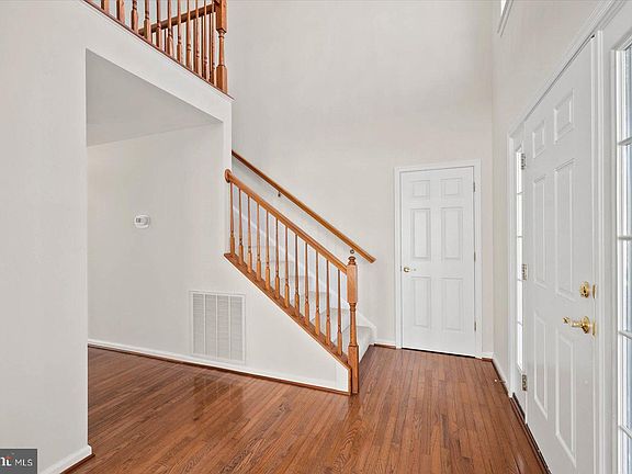 5th image of 32677 Lathbury Ct