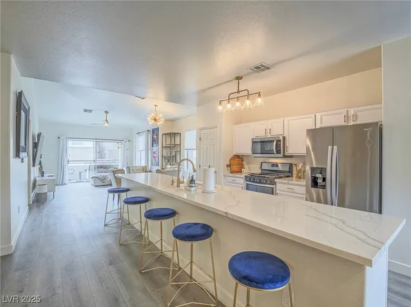 817 Peachy Canyon Cir Unit 204, Las Vegas, NV 89144