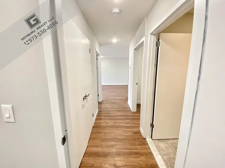 425 11th Ave #204 — Photo 8