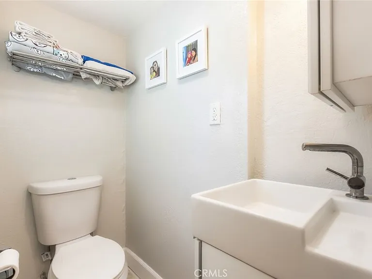923 N Mentor Ave — Photo 9