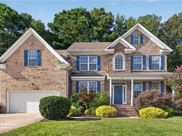 712 Greenfield Ln, Chesapeake, VA 23322