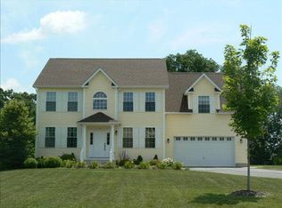 5 Jamil Ct, Poughkeepsie, NY 12603