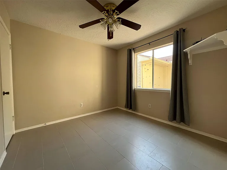 2134 Collingsfield Dr — Photo 12
