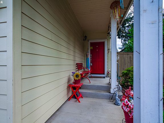5th image of 13303 NE 50th Way