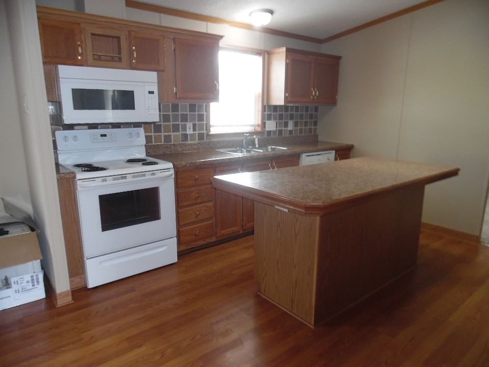 2nd image of 28450 Spruce Dr #307