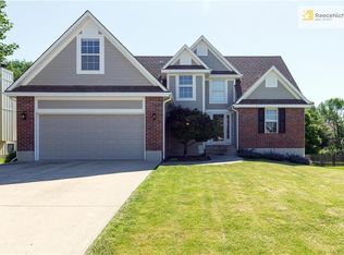 613 S Sunset Ln, Raymore, MO 64083