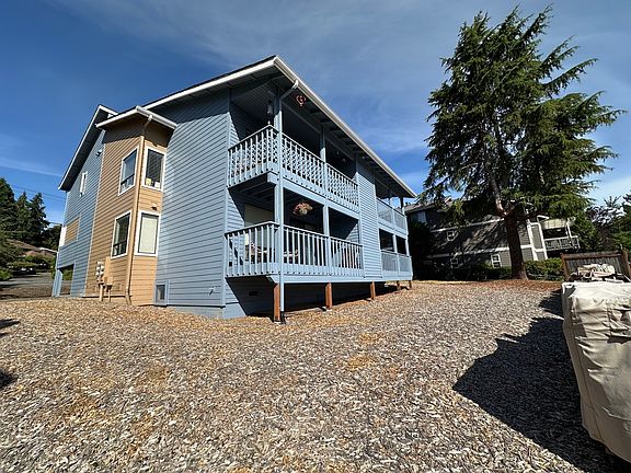 3rd image of 3830 W Lake Sammamish Pkwy NE APT A