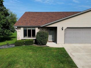 1613 Milnes Dr, Fulton, IL 61252