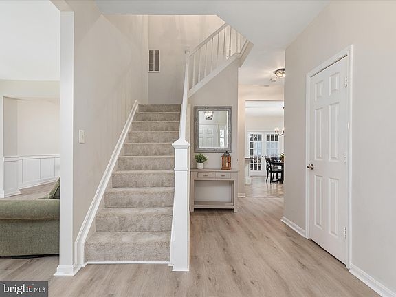 3rd image of 46427 Thornwood Ct