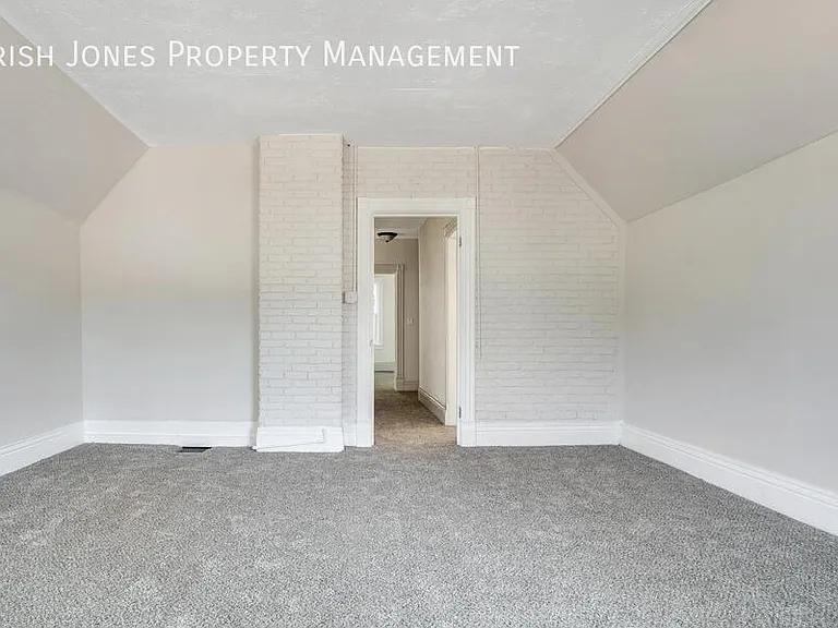 222 W Ferry St — Photo 20