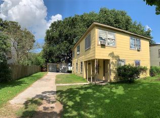 13 13th St N, Texas City, TX 77590