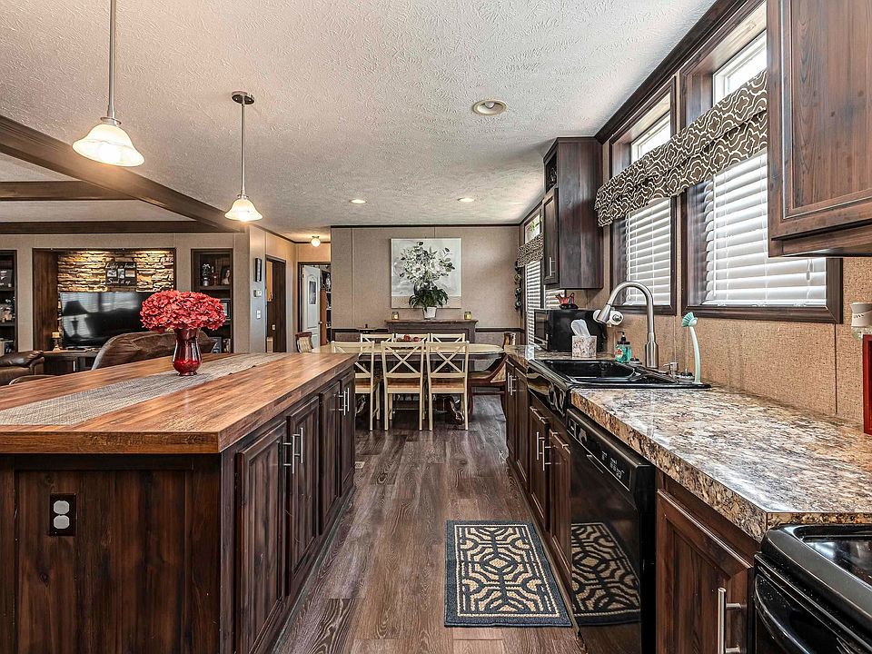 211 Union St, Waltonville, IL 62894 Zillow