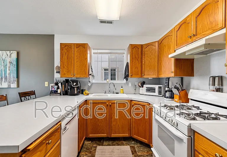 1637 Talon Dr #1 — Photo 5